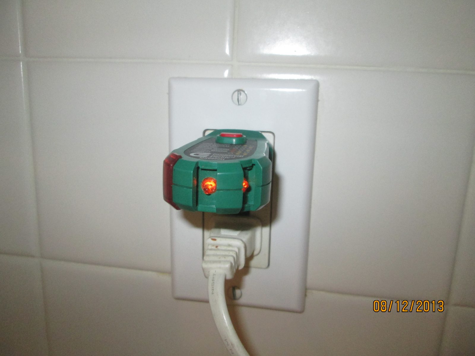 Electrical circuit testing during property inspection